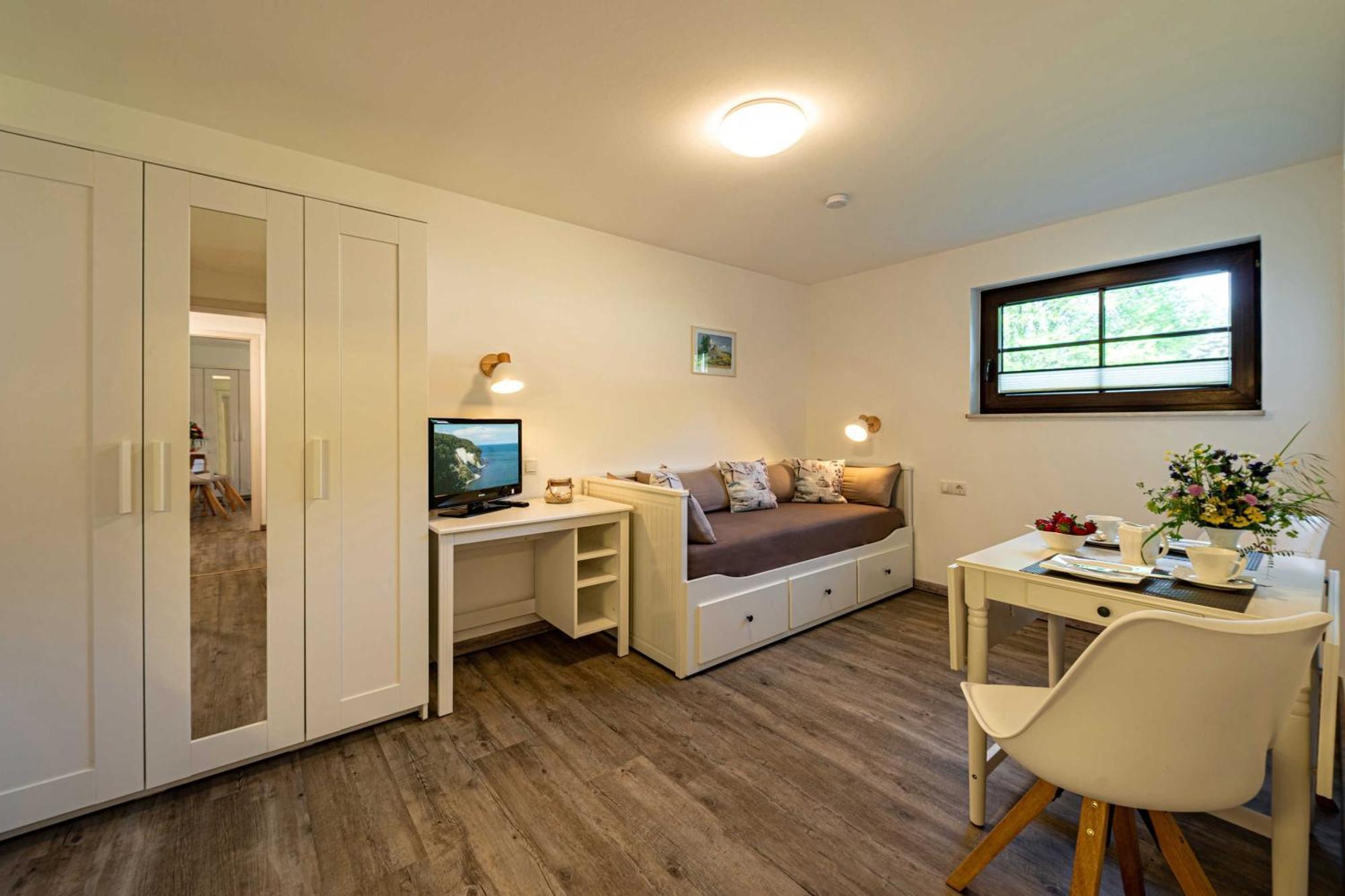 Selliner Ferienappartements Mit Balkon Und Seeblick Zewnętrze zdjęcie
